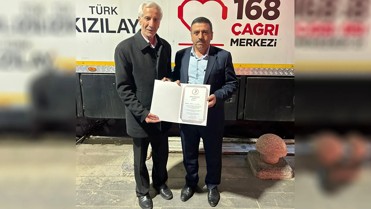 Davut Orak’a 48 Kan Bağışı İçin Plaket Takdim Edildi