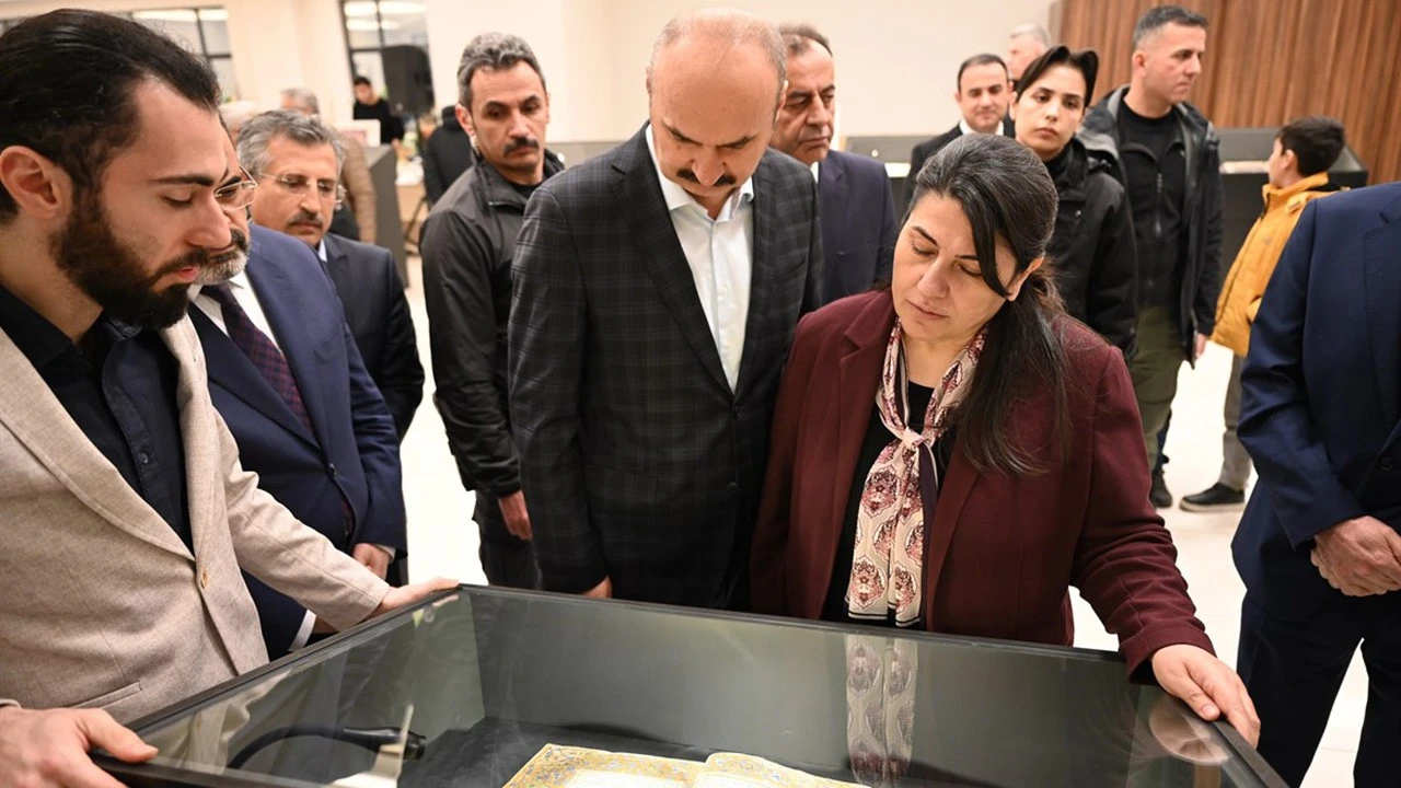Batman’da Asırlık Mushaflar Sergilendi: Kültürel Bir Ziyafet