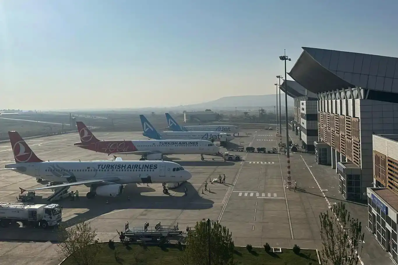 Siirtlilerin Ulaşım Sıkıntıları Büyüyor: Havalimanı Sorunu Gündemde