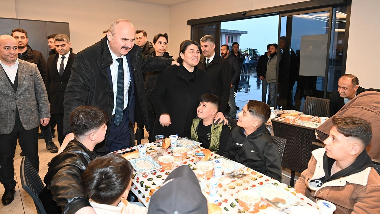 Vali Canalp, Çocuklar ve Ailelerle Ramazan İftarında Buluştu