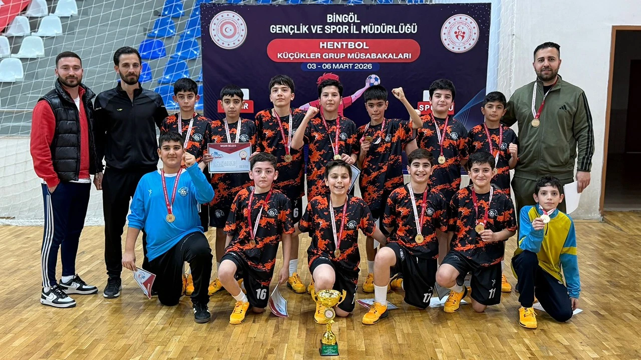 Batman Petrol Ortaokulu Hentbol Takımı’ndan Tarihi Başarı