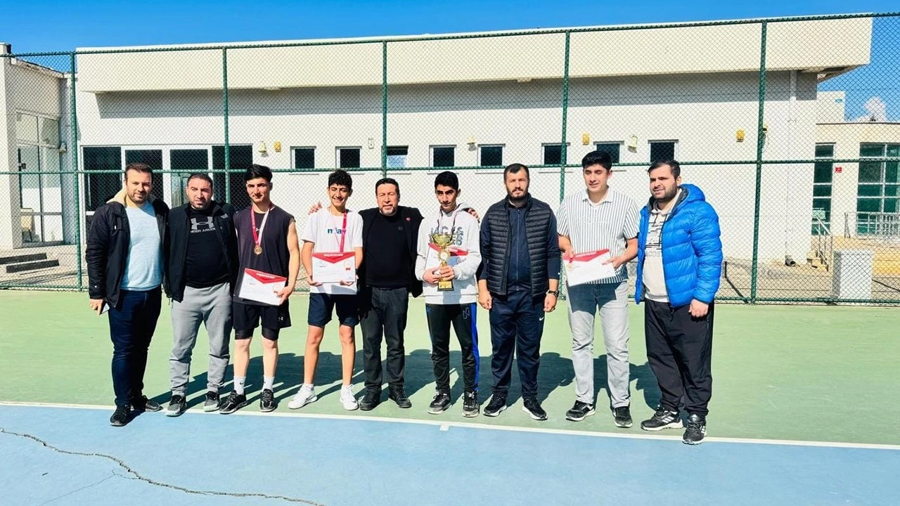 Veysel Karani İmam Hatip Spor Proje Okulu Teniste Şampiyonluk Kazandı