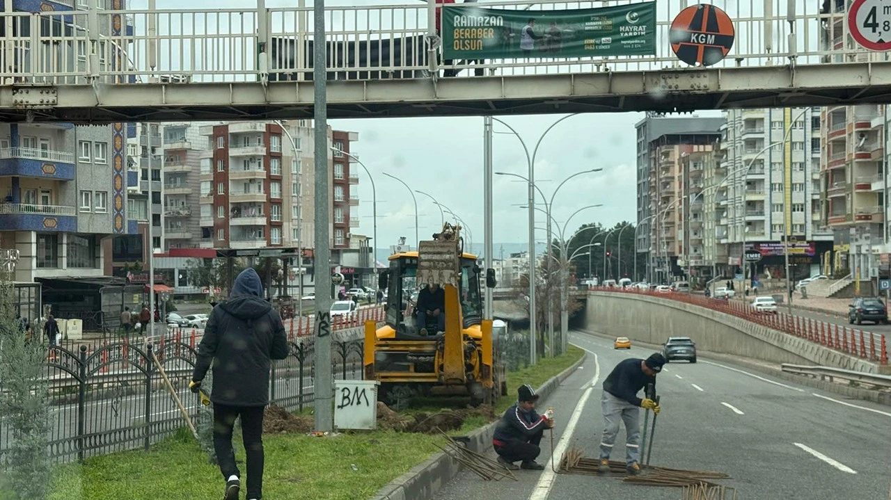Batman’daki Yaya Üst Geçidi Güçlendiriliyor, Güvenlik Artıyor