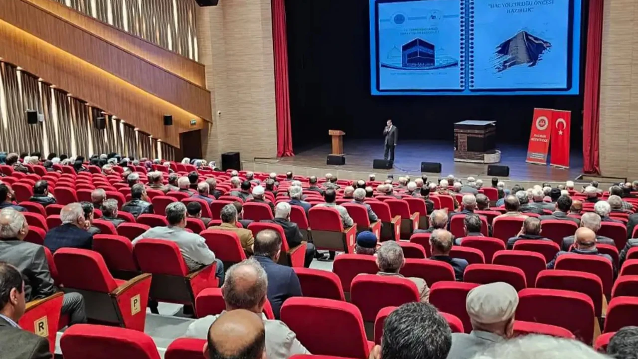 Hacı Adaylarına Özel Hazırlık Semineri Gerçekleşti