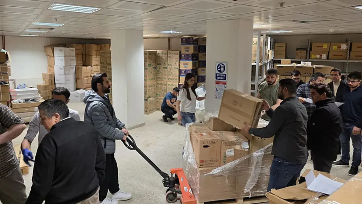Türkiye, İran’a Tıbbi Malzeme Yardımında Bulundu