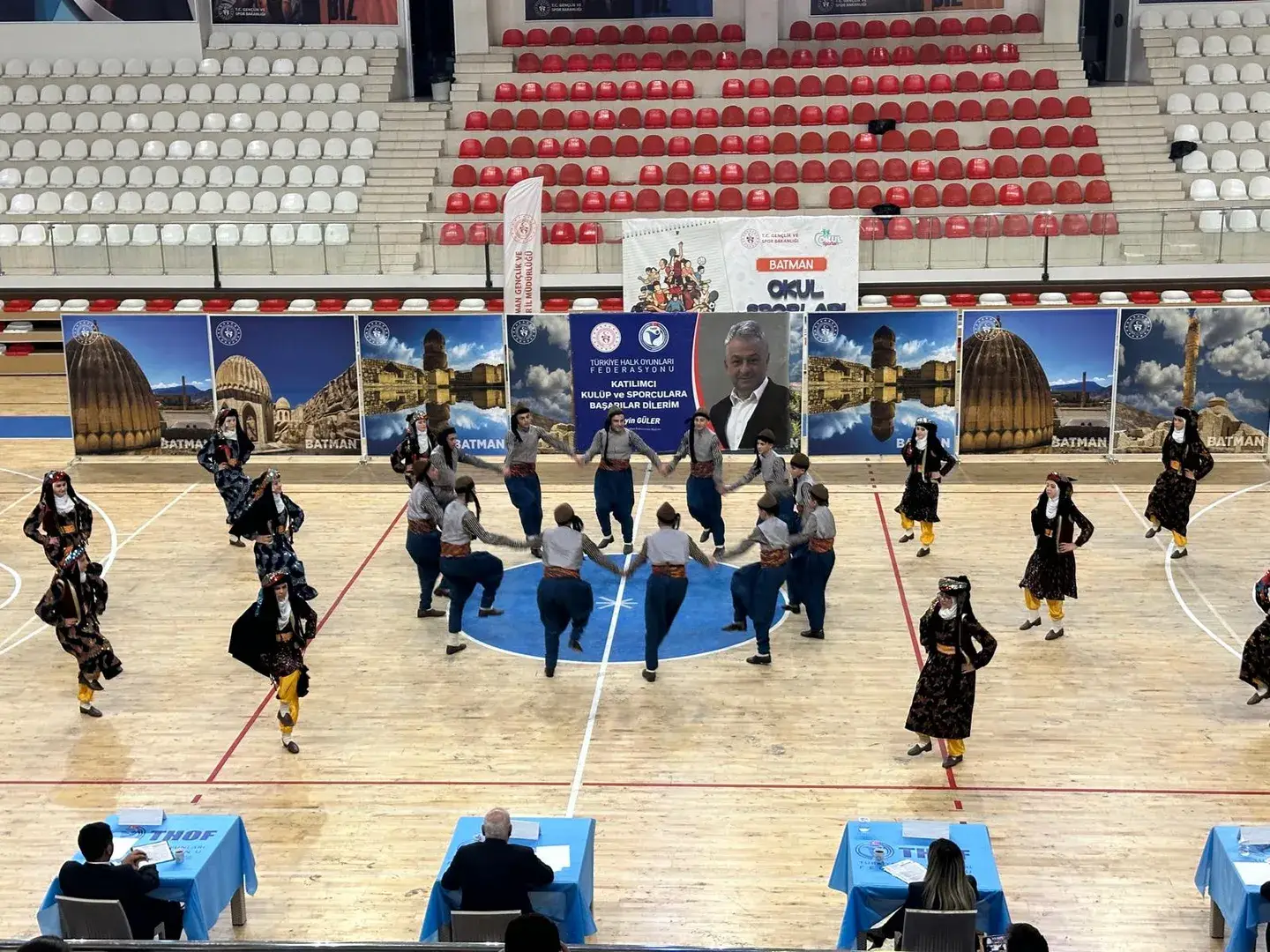 Batman Lisesi Halk Oyunları’nda Bölge İkincisi Oldu