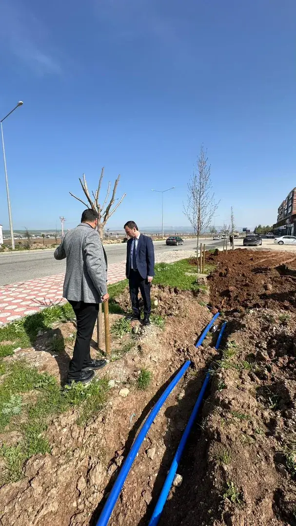 Batman’da Kozluk Yolu’nda Çimlendirme Projesi Hızla İlerliyor