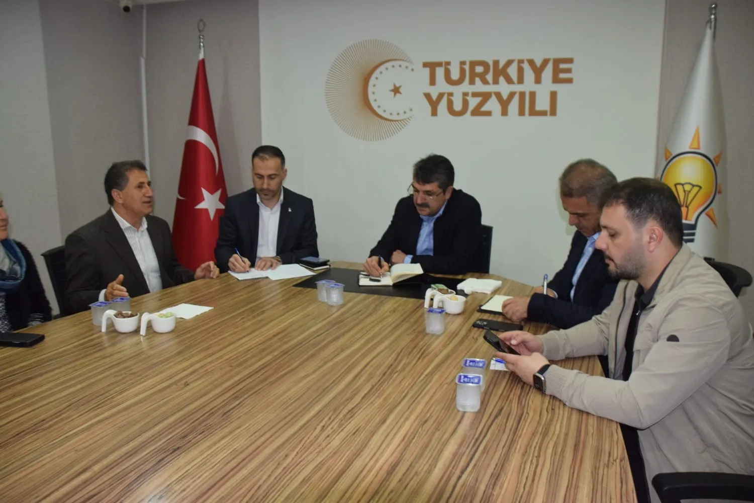 Batman Milletvekili Nasıroğlu, Halk Günü’nde Vatandaşlarla Buluştu