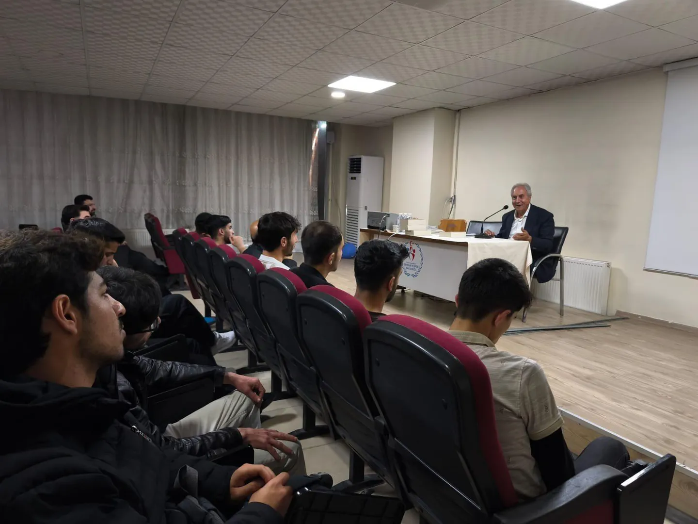 Yazar Kemal Tarhan, Batman’da Öğrencilerle Buluştu