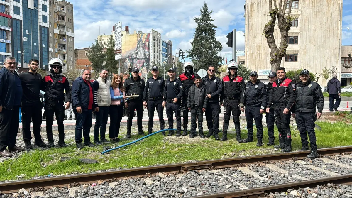 Batman’da Polis Ekiplerine Tatlı Sürpriz Etkinliği Düzenlendi