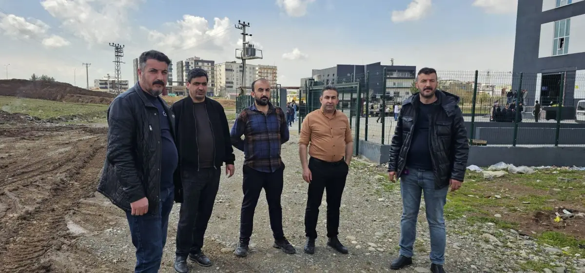 Batman’da Yağışlar Yolları Vurdu, Tekstil Sektöründen Asfalt Talebi Geldi
