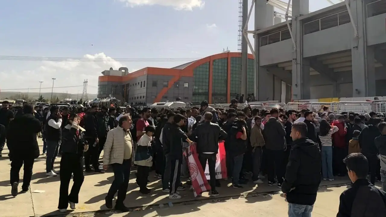 Taraftarların İsyanı: Stadyum Girişinde Biber Gazı Skandalı