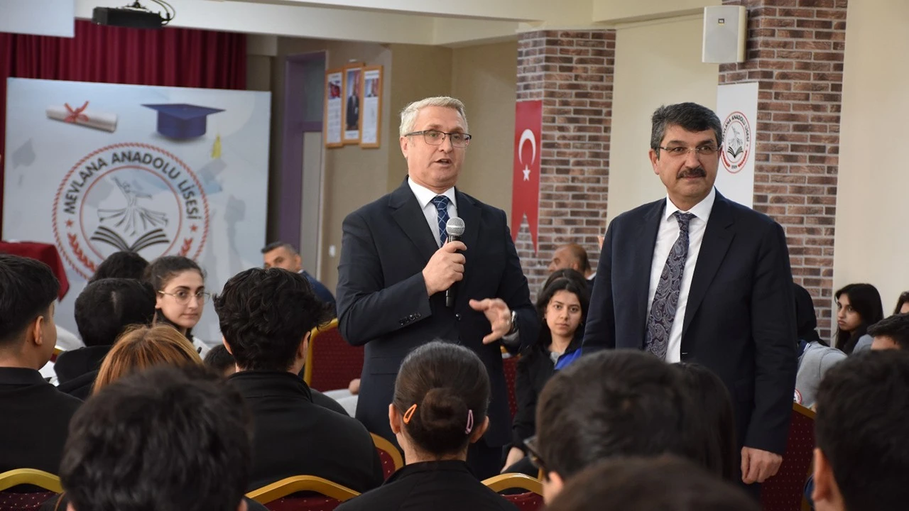 Ferhat Nasıroğlu, Öğrencilerle Geleceklerini Şekillendirdi