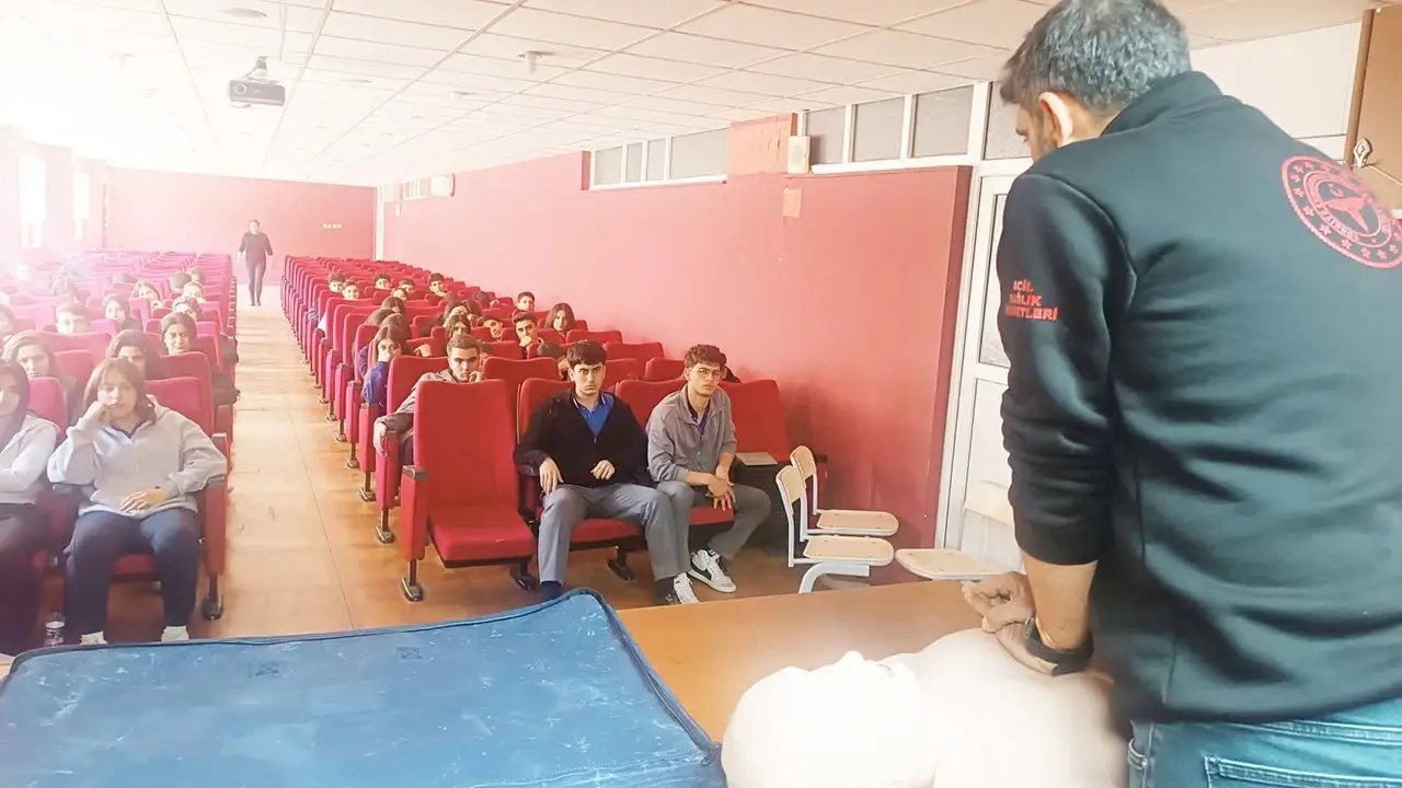 Fatih Anadolu Lisesi Öğrencileri Hayatı Kurtarmayı Öğrendi