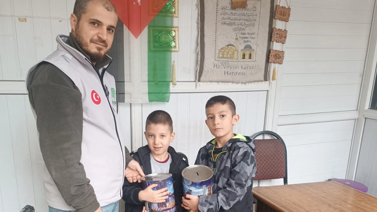 Küçük Kalplerden Büyük Duyarlılık: Sasonlu Kardeşler Gazze İçin Bağışta Bulundu