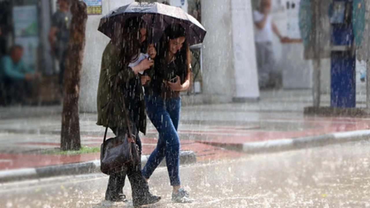 Yurt Genelinde Hava Durumu: Yağışlar ve Fırtına Beklentisi