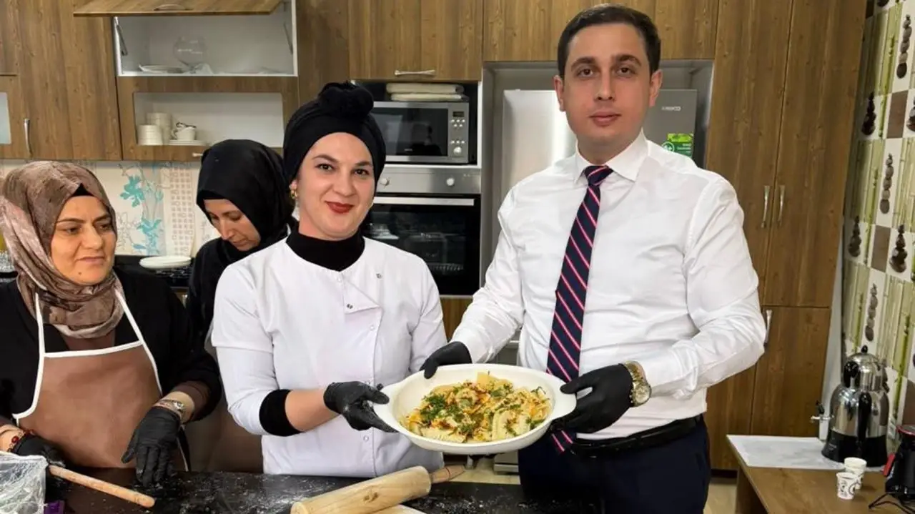 Sason Kaymakamı Gençlerle Mutfakta Buluştu, Meslek Desteği Verdi
