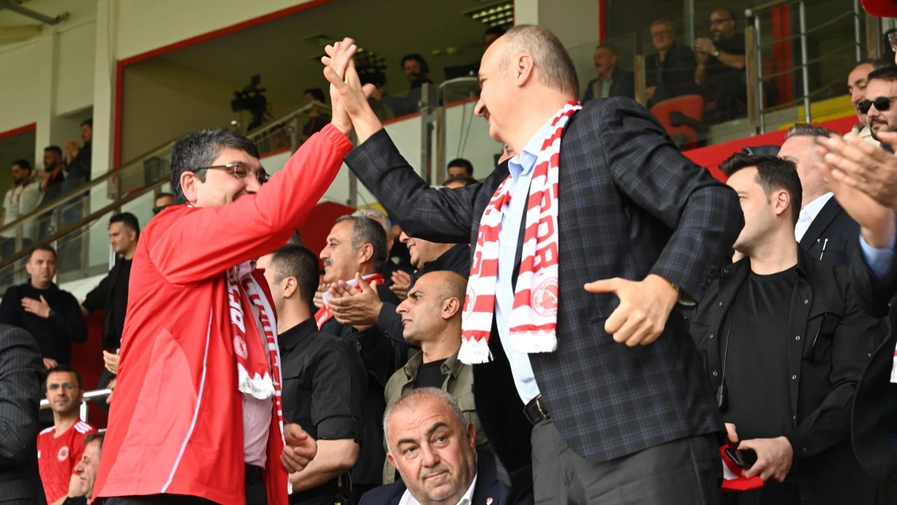 Batman Petrolspor, Şampiyonluk Kupasını Coşkuyla Kaldırdı
