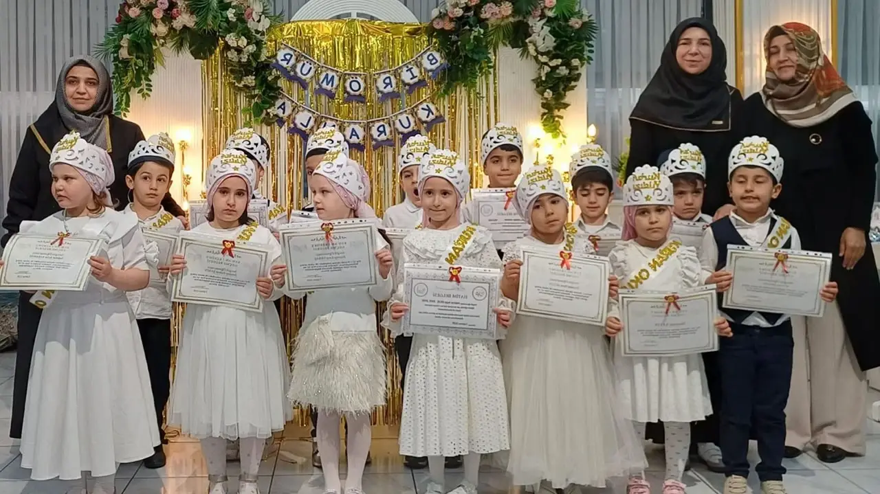 Minik Öğrencilerin İlk Kur’an Adımı: Törende Coşku Hakimdi