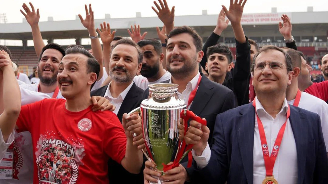 Batman Petrolspor’un Tarihi Şampiyonluğu Coşkuyla Kutlandı