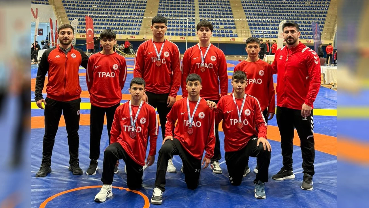 TPAO Batman Petrolspor Güreş Takımı, 5 Madalya ile Dönüyor