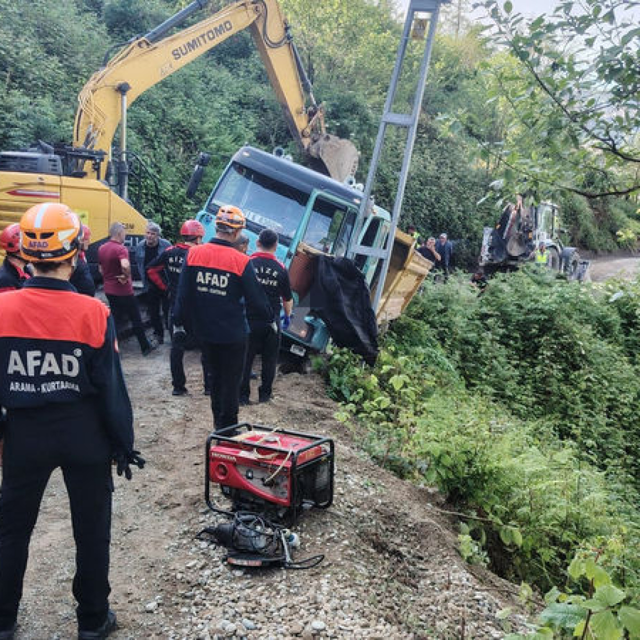 Rize’de Kayan Kamyondan Atlayan Sürücü Hayatını Kaybetti