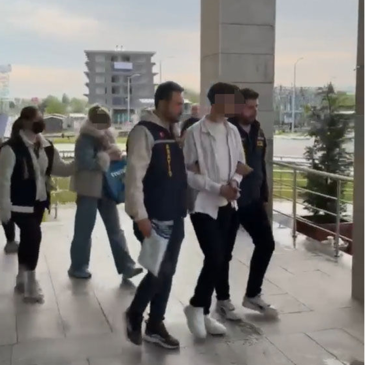 Kütahya’da Düşük Ayarlı Altın Dolandırıcılığı: 4 Gözaltı