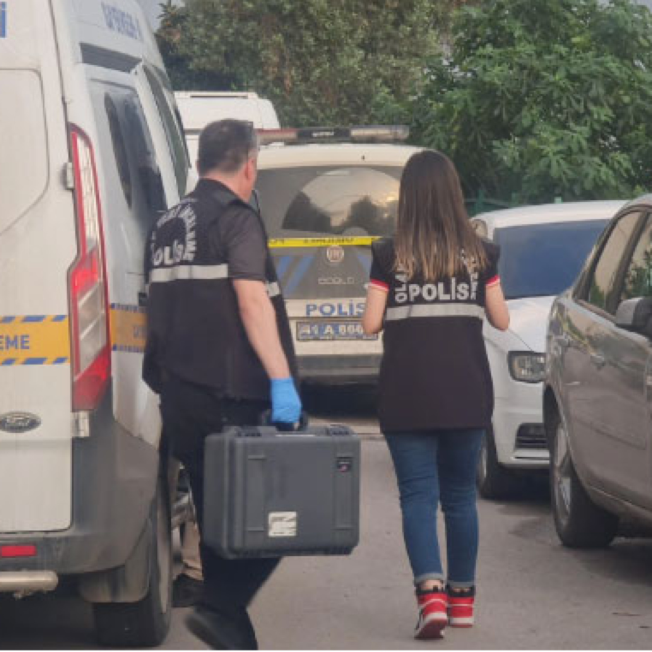Çorlu’da cam silerken düşen kadın hayatını kaybetti