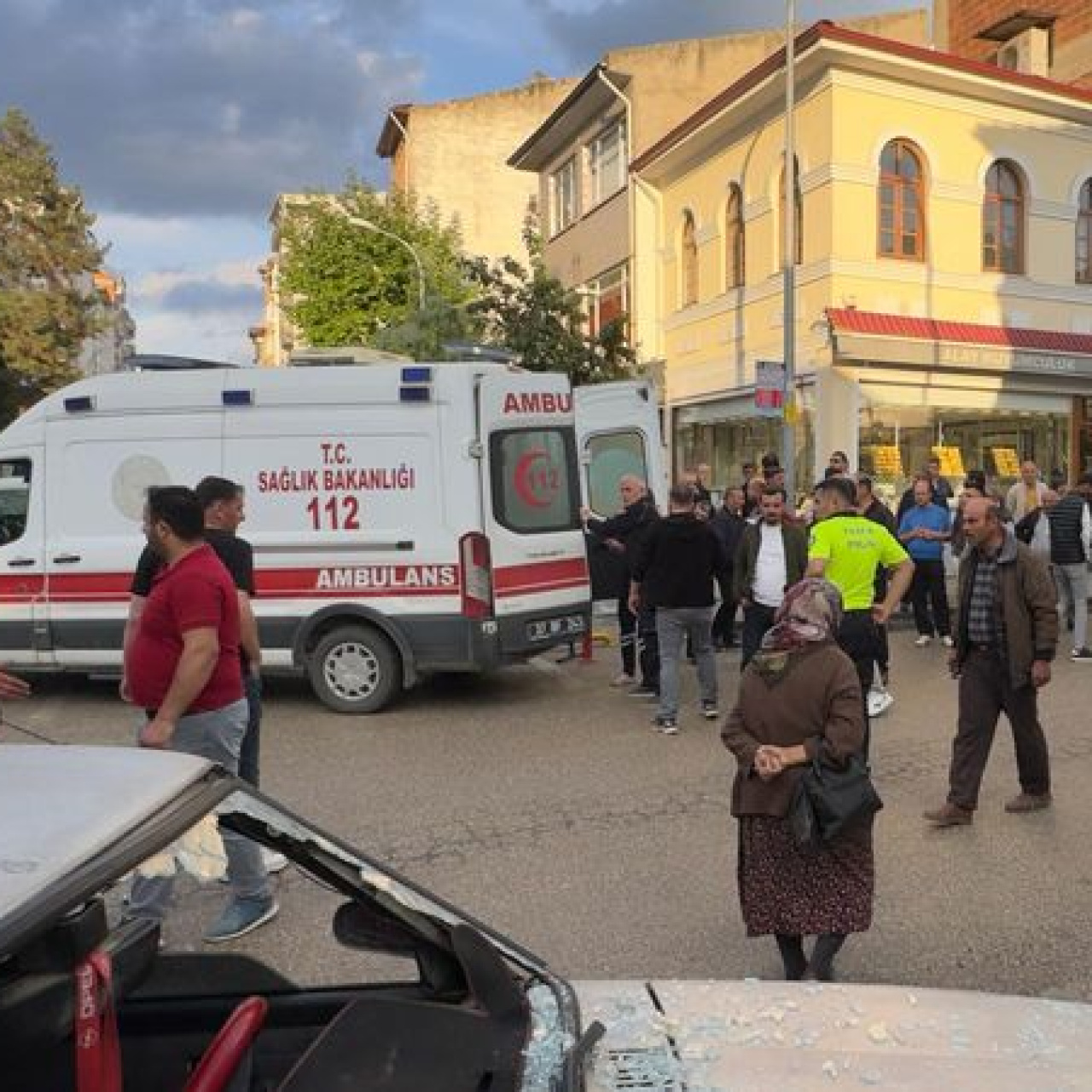 Taşköprü’de Otomobil İle Saldırı: 2 Kişi Yaralandı