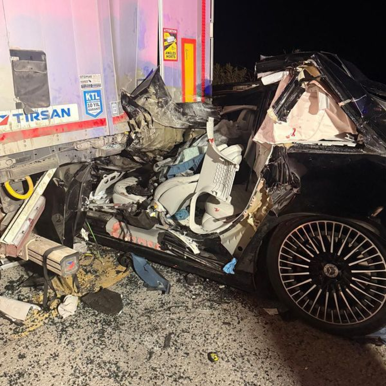 Giresun’da TIR’a Çarpan Sürücü Hayatını Kaybetti