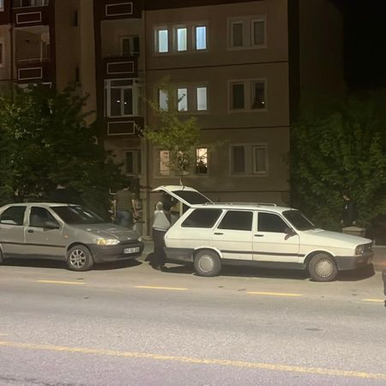 Sağlık Çalışanları Balkona Kilitlendi, İki Kişi Gözaltına Alındı