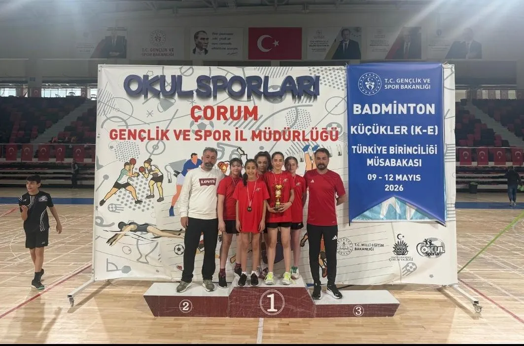 Gültepe Ortaokulu Badminton Takımı Türkiye Üçüncüsü Oldu