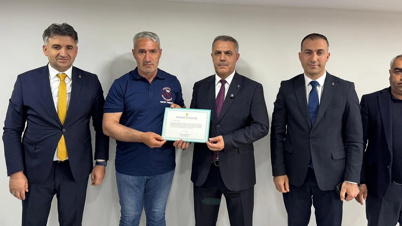 Partililere Erdoğan İmzalı Üye Belgeleri Takdim Edildi