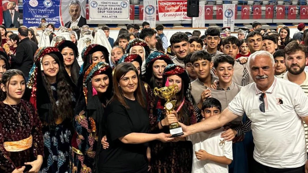 Mezopotamya Halk Oyunları Ekibi Türkiye Finaline Yükseldi