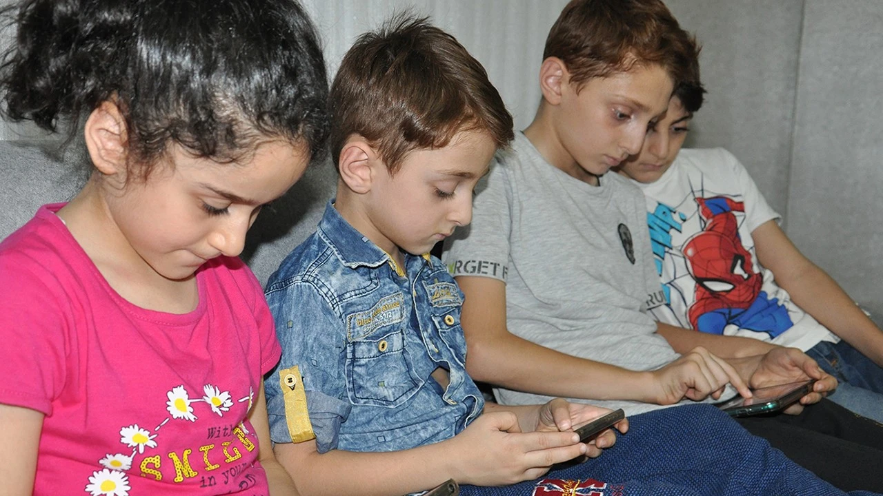 Uzmanlardan Sosyal Medya Uyarısı: Çocuklar İçin Tehlike Var