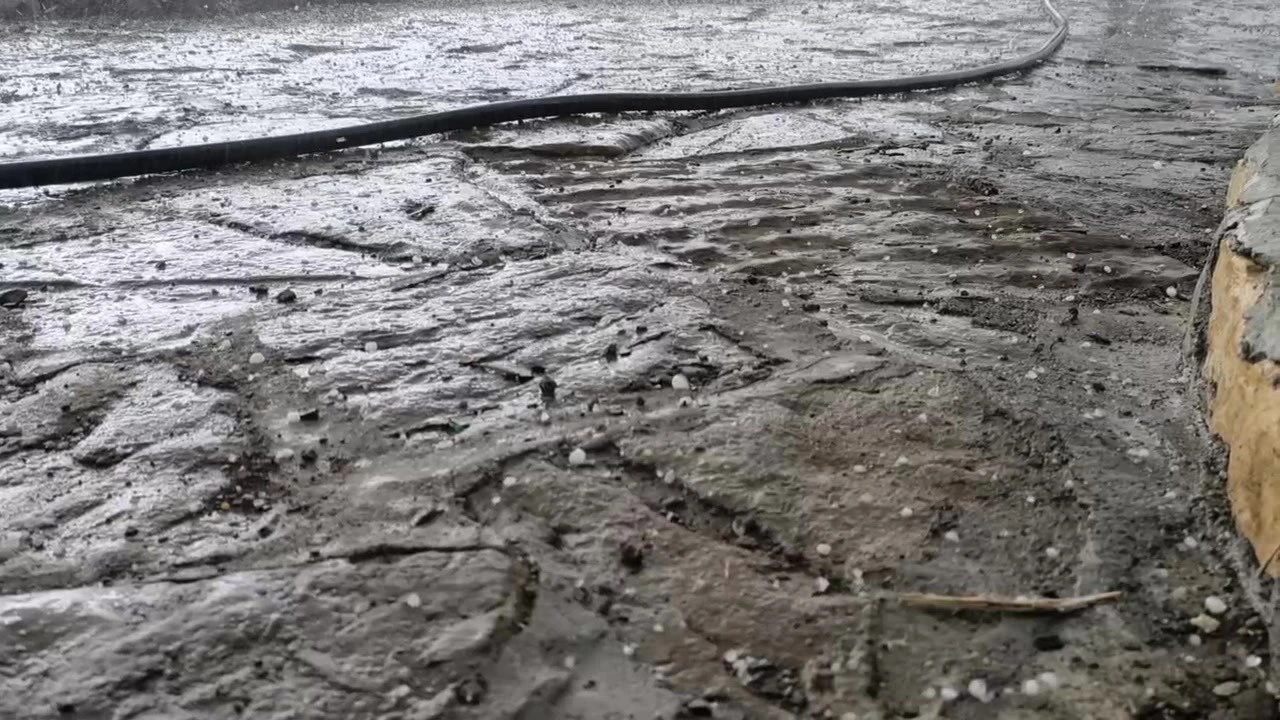 Gercüş’te Dolu ve Sağanak Yağışlar Etkili Oldu