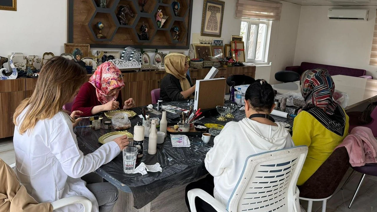Kadınlar İş Hayatına Adım Atıyor