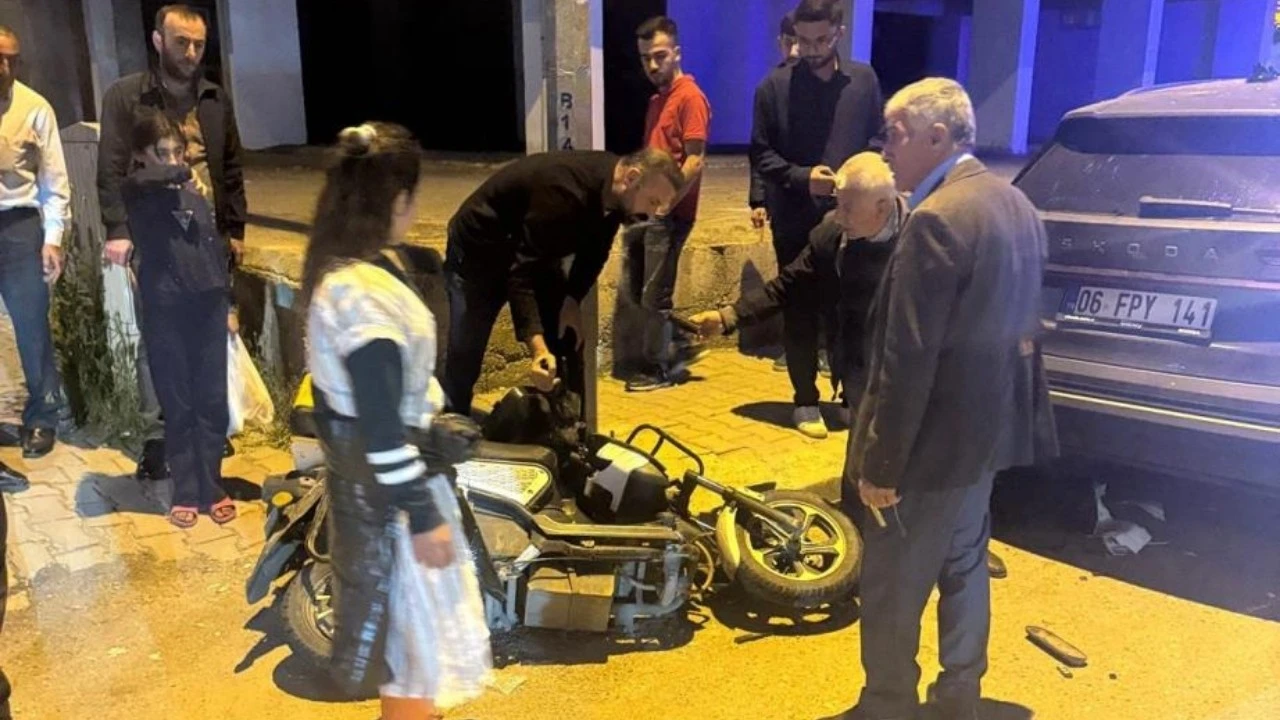 Motosiklet Kazası: Sürücü Otomobilin Altında Sıkıştı