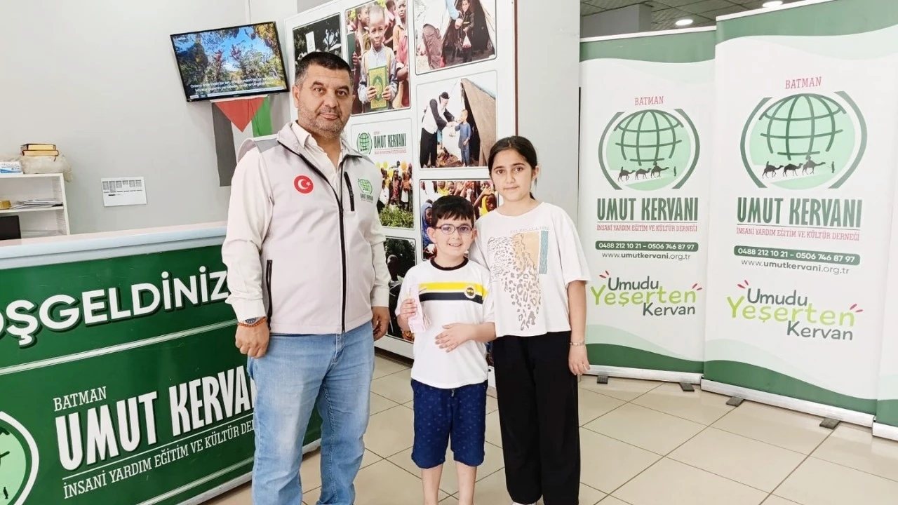 Batmanlı Kardeşler Bayram Harçlıklarını Gazze’deki Çocuklara Bağışladı