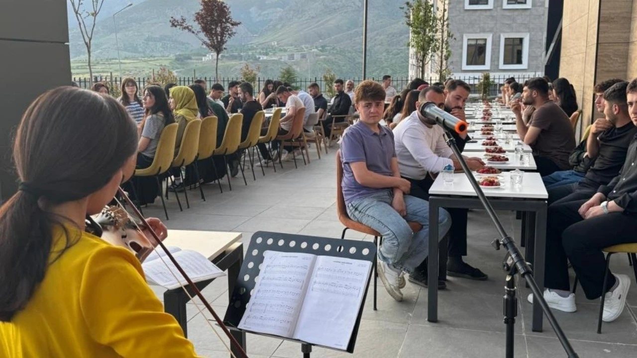YKS adayları kütüphanede moral etkinliğinde buluştu