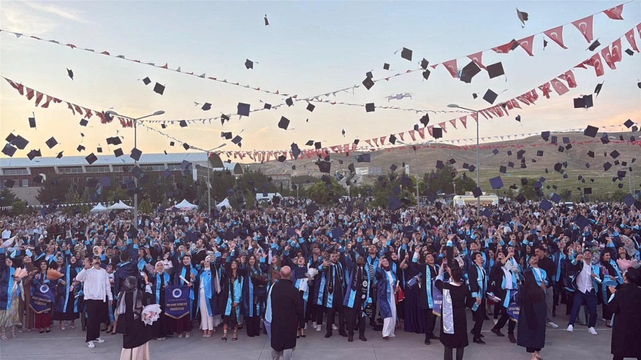 Batman Üniversitesi 20. yılını mezun sayısıyla karşılıyor