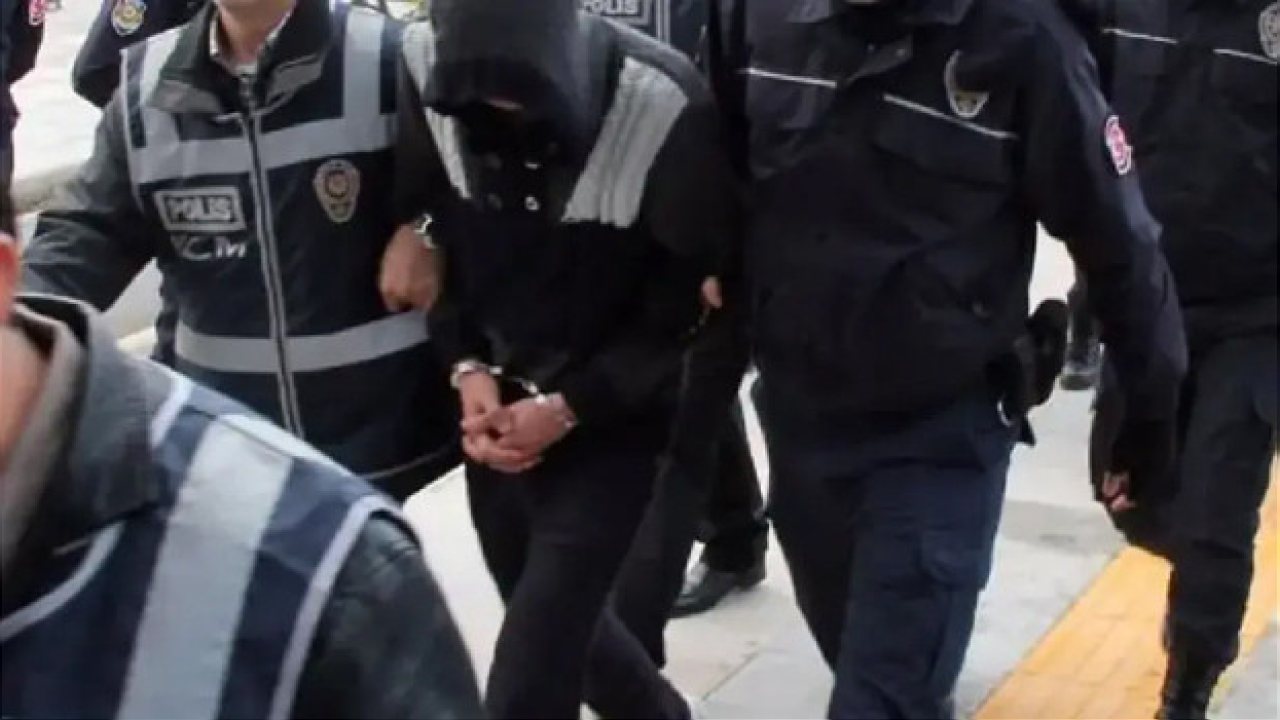ATM’lerle Sahte Dolar Operasyonu: 9 Kişi Yakalandı