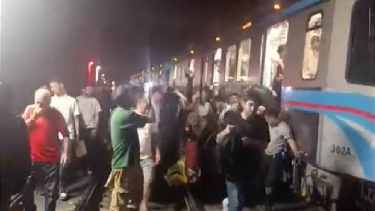 Gaziosmanpaşa’da trafoda çıkan yangın tramvay seferlerini durdurdu