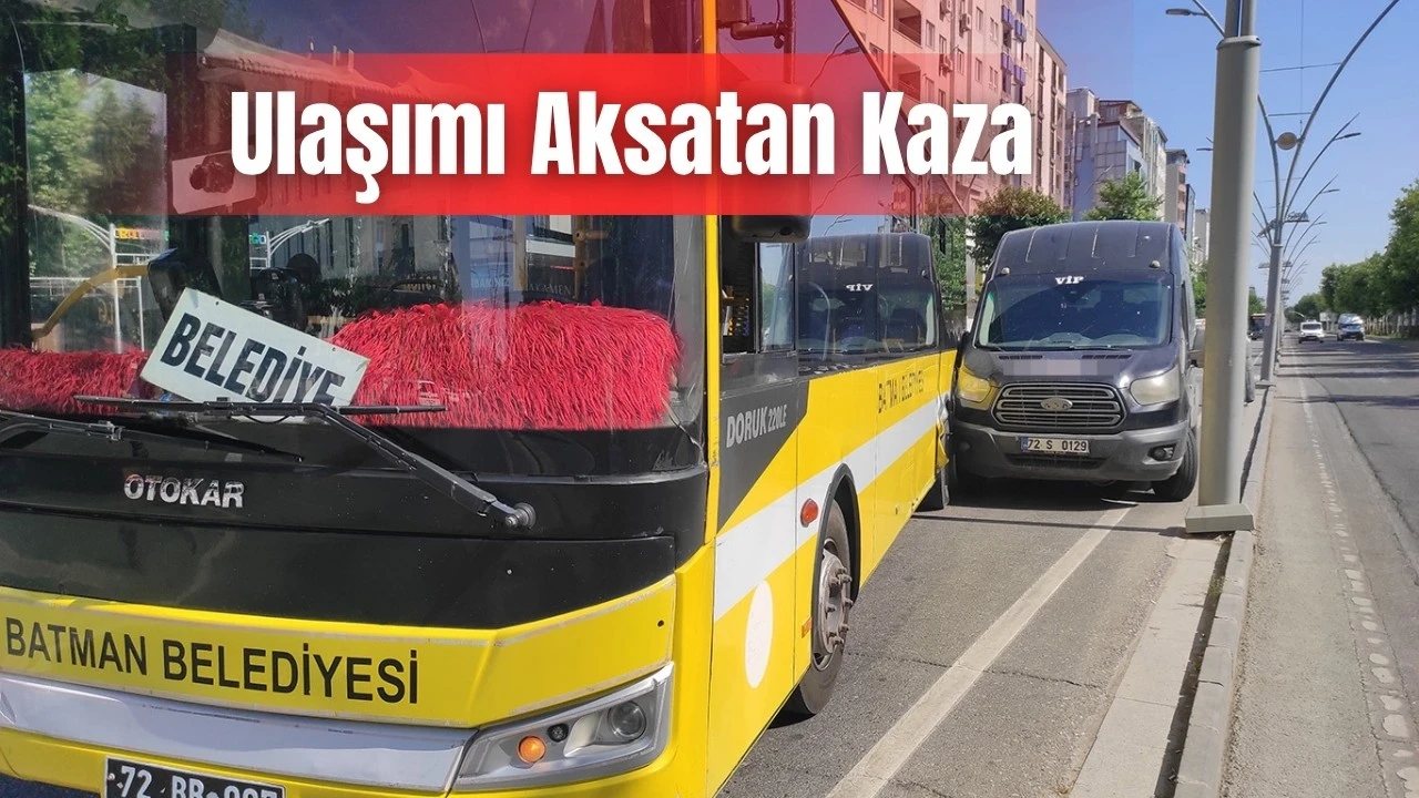 Turgut Özal Bulvarı’nda Belediye Otobüsü ile Minibüs Çarpıştı