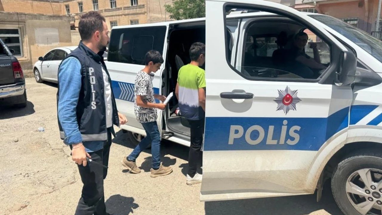 Sason’da Kimlik Unutan Öğrencilere Polis Desteği Sağladı