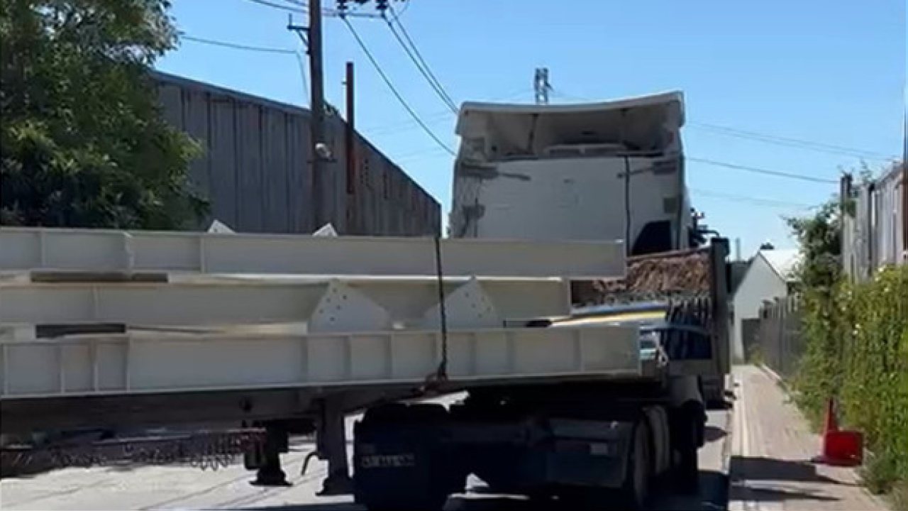 Gebze’de TIR ile duvar arasında kalan çocuk yaşamını yitirdi