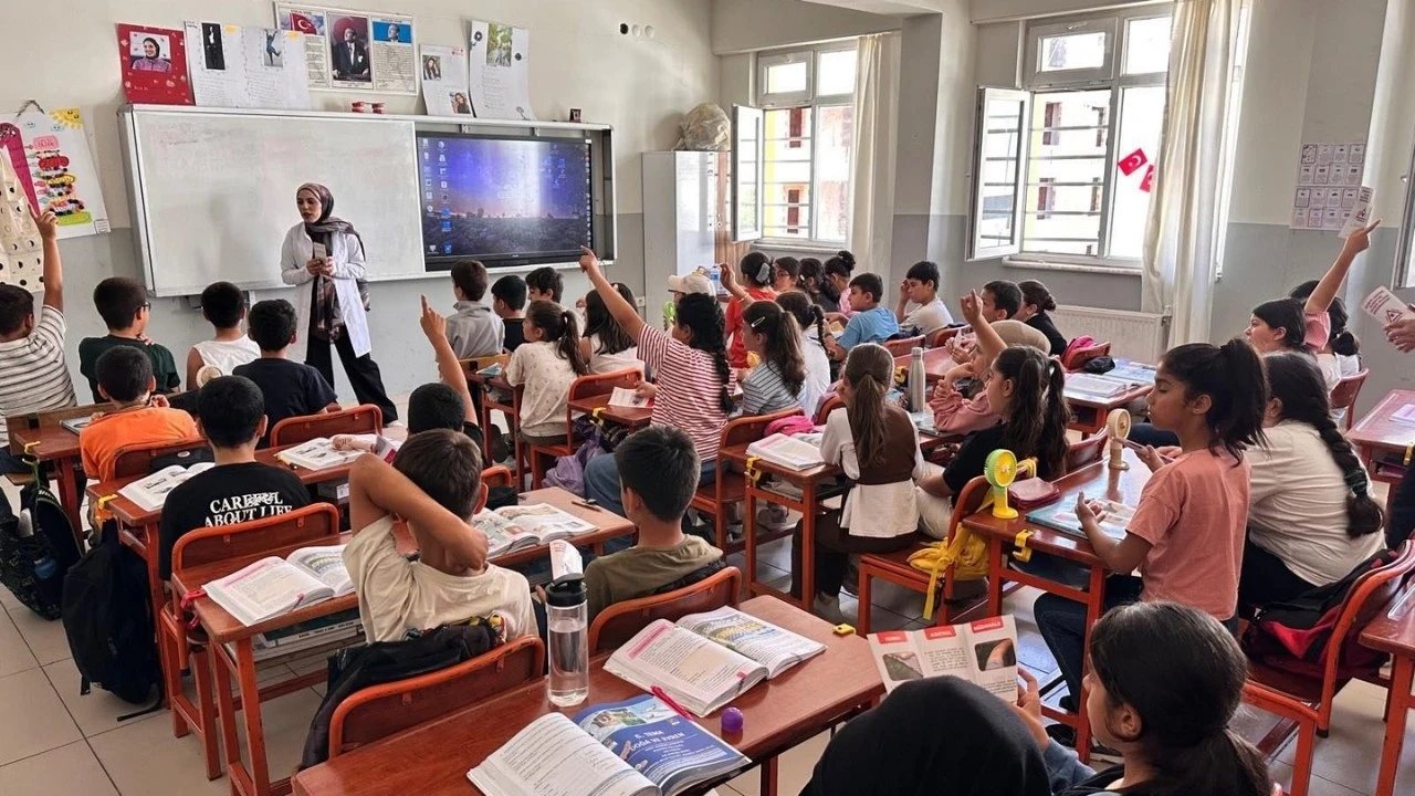 Kozluk’ta Öğrencilere Kene ve KKKA Hastalığı Eğitimi Verildi