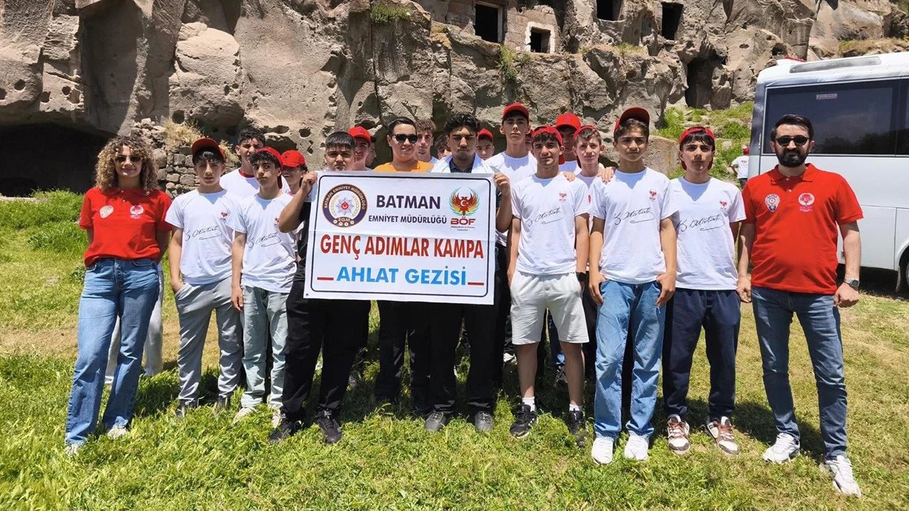 Batmanlı Öğrenciler Ahlat Gençlik Kampı’nda Tarih ve Kültür Etkinliklerine Katıldı