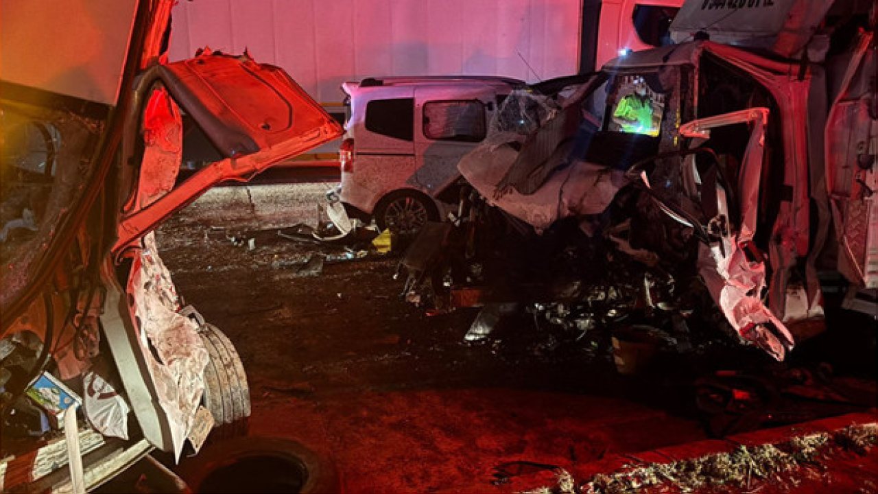 Niğde’de zincirleme trafik kazasında 10 kişi yaralandı