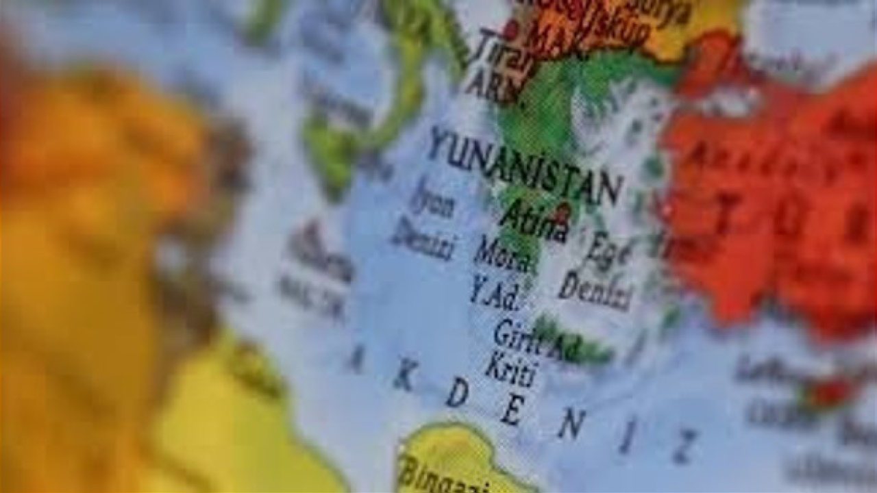 Yunanistan’ın Eğriboz Adası’nda Orman Yangını Nedeniyle İki Yerleşim Boşaltıldı